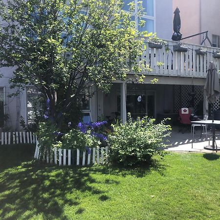 Hotel Hamptons Rose Garden Family! YYC Esterno foto